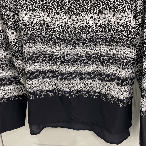 Club Monaco silk top. XS. - Picture 3 of 3